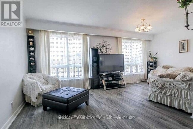 Photo - 648 Brimley Rd