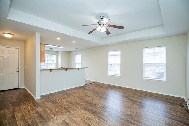 Photo - 131 Foxglove St