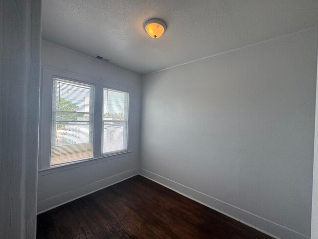Photo - 3724 Wager Ave Unit 3 (3726 A1) UP Right