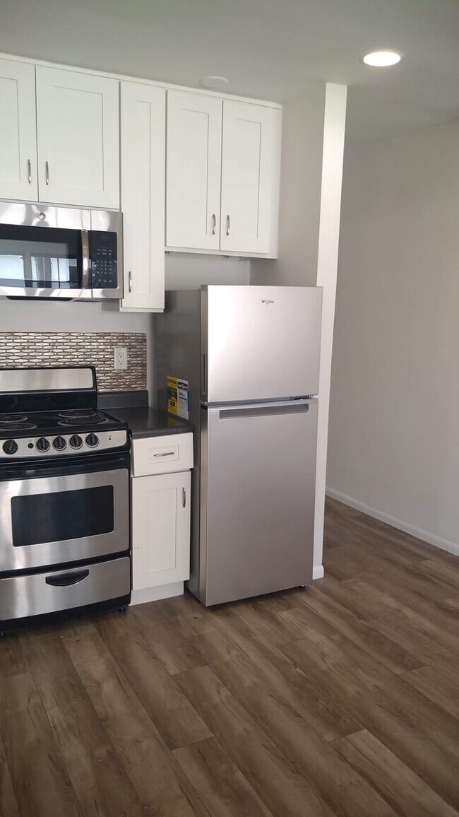 Photo - 1233 Gordon St