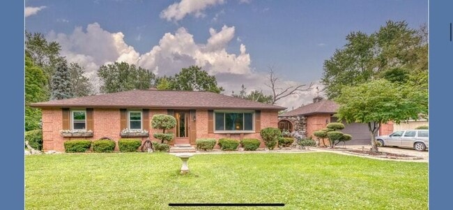 Photo - 27W120 National St