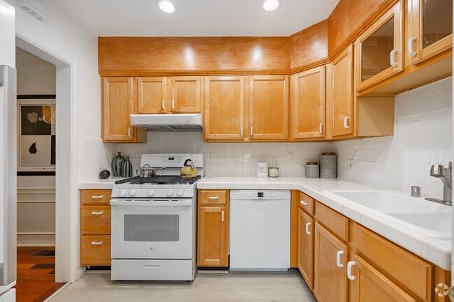 Interior Photo - 342 N Oakhurst Dr