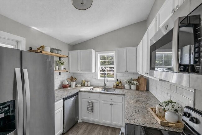 Photo - 1215 W 5th St