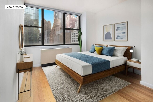 Photo - 301 E 45th St