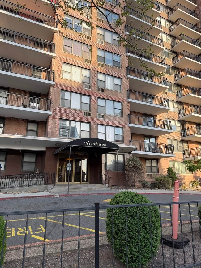 Building Photo - 10 Huron Ave Unit 14B