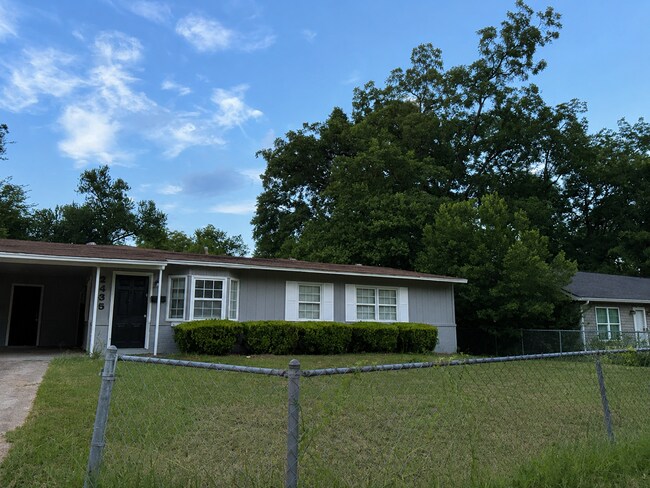 2435 Thrasher Ave