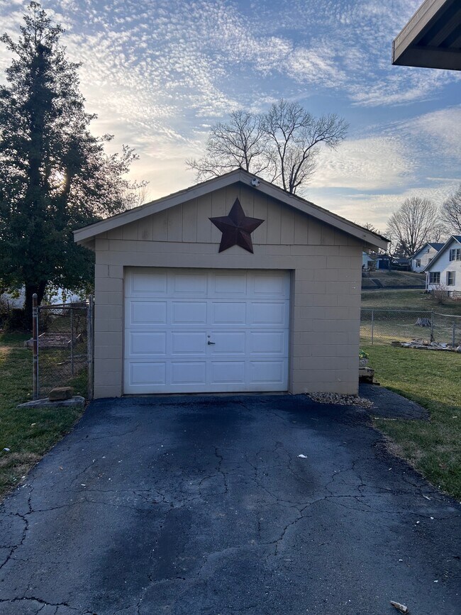 Photo - 123 N Richardson Dr