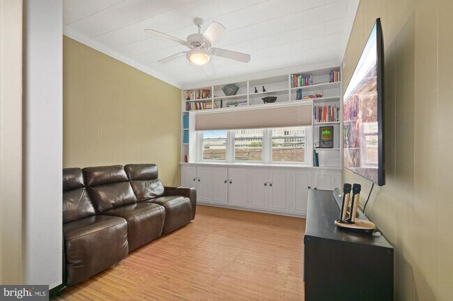 Photo - 2231 Hall Pl NW