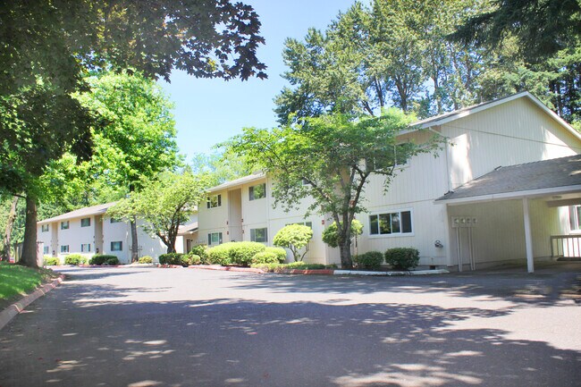 Building Photo - Tranquil 2nd Floor 1 Bed, Large Private Deck, Close to Mt. Hood Community College! Unit B