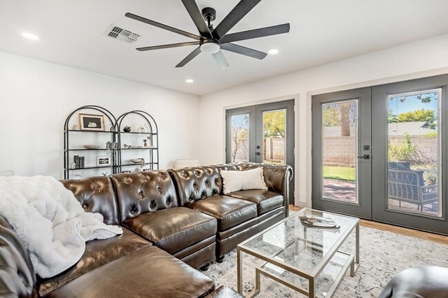 Photo - 7018 N 13th St