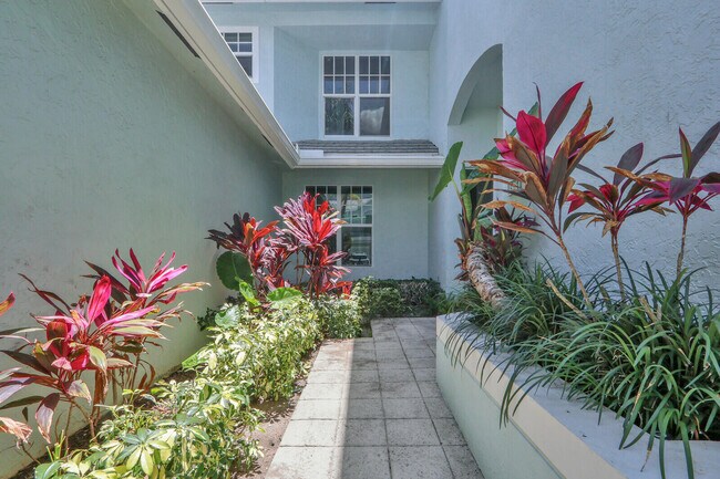 Photo - 1506 Mizzenmast Way