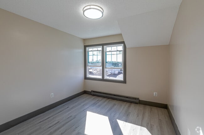 2BR, 1BA - Bedroom