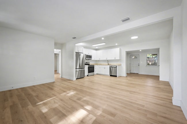 Photo - 5827 Ansley St