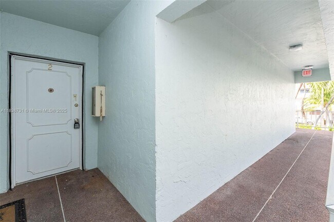 Photo - 3862 NE 171 St Unit B