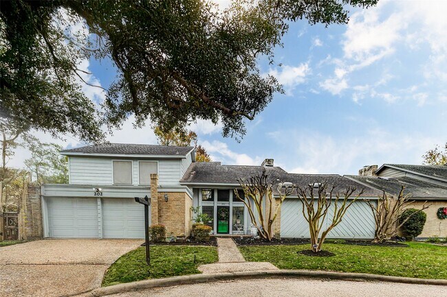 Photo - 202 Old Bridge Lake St