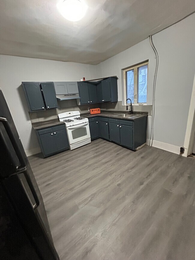 Photo - 2728 W Oakdale St