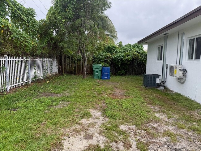 Photo - 800 NW 96th St Unit E