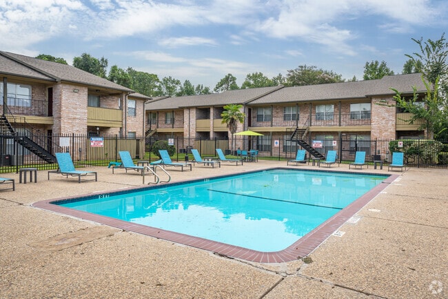 Beautiful Outdoor Pool and Sundeck