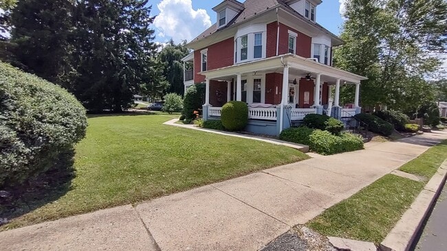 Building Photo - 4216 W Penn Ave Unit 1