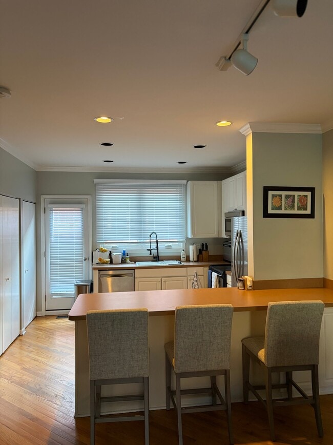 Photo - 2809 N Wolcott Ave