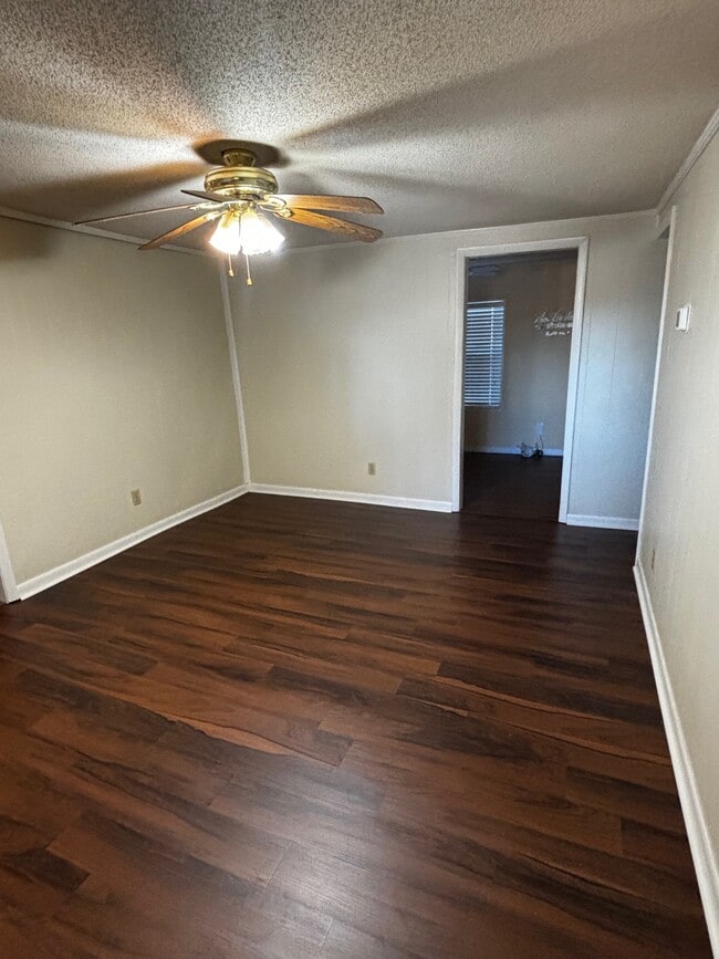 Photo - 500 Azalea St