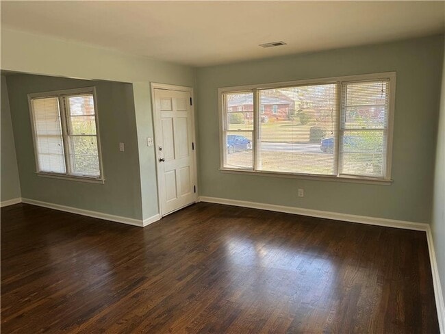 Photo - 2157 Settle Cir SE