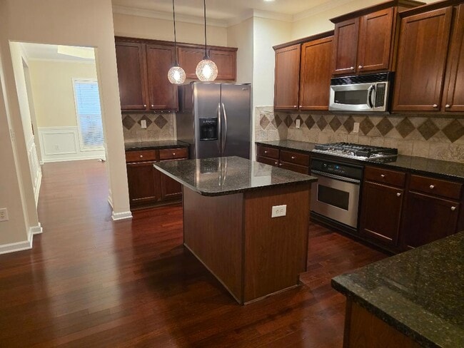 Photo - 2143 Somerset Pl SE