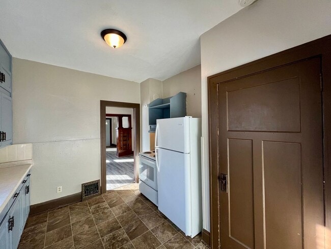 Photo - 619 Werle Ave Unidad Lower