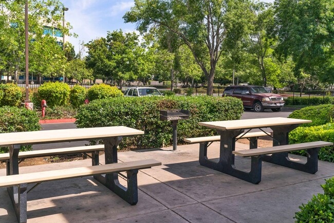 Furnished Studio-Sacramento - South Natomas