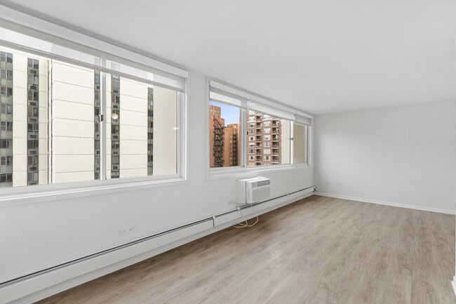 Building Photo - 1356 N Dearborn St Unit 16B