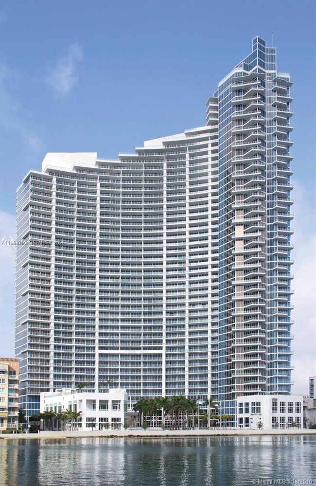 Building Photo - 2020 N Bayshore Dr Unit 805
