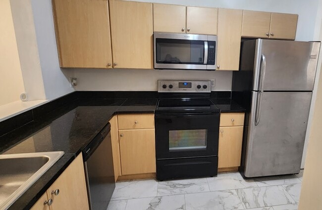 Building Photo - 902 NE 209th St Unit 203 Rental