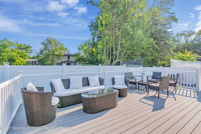 Photo - 45 Roslyn Ct House