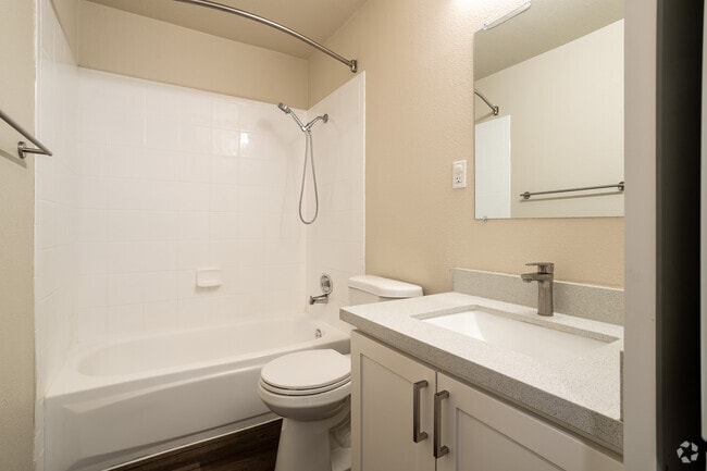 1BR, 1BA - 570SF