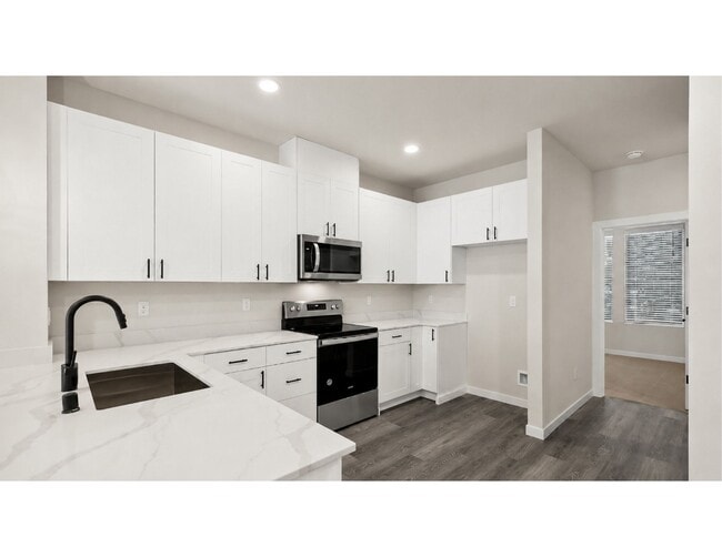 Photo - 16124 Cascadian Way