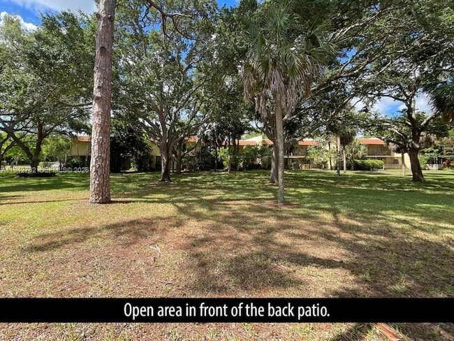 Photo - 892 SW 9th St Cir