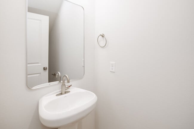 Photo - 228 Richards St