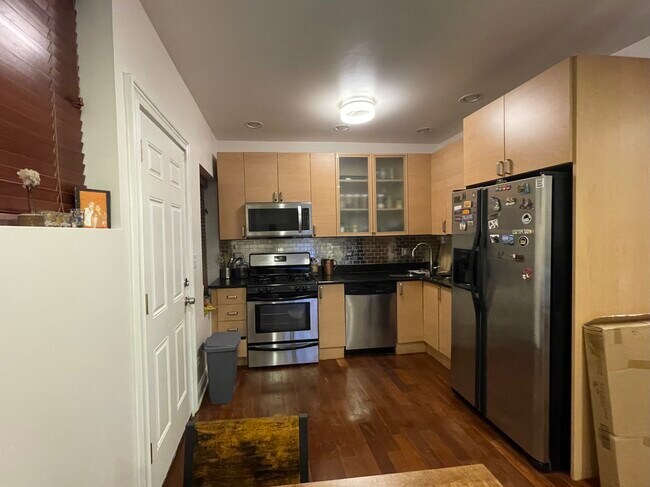 Kitchen - 7206 N Wolcott Ave Unidad 2C