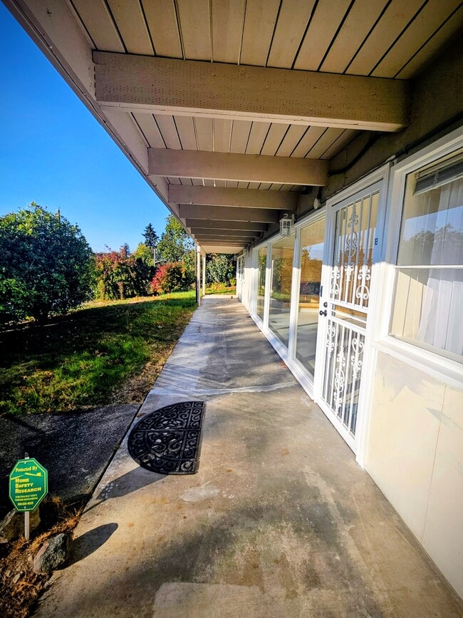 Photo - 751 Hazel Ave N