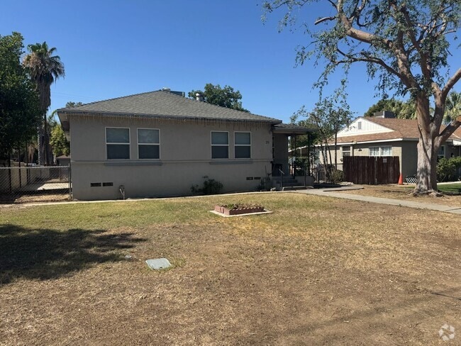 Building Photo - Spacious home near Bakersfield College!