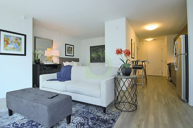 Photo - 647 N Wells St