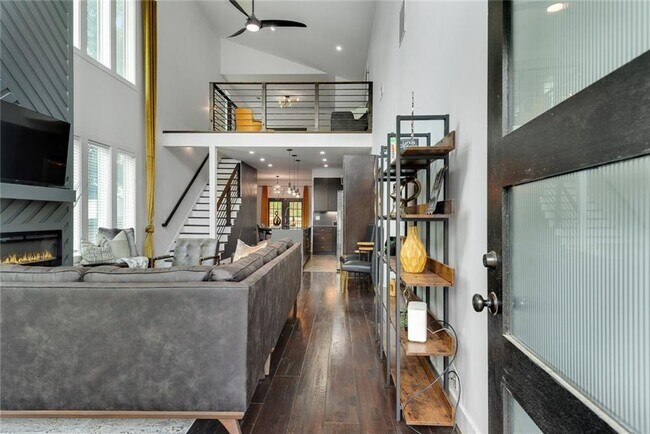 Photo - 255 Mathewson Pl SW