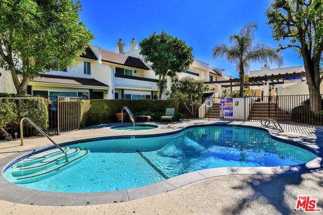 Pool/Spa - 4321 Matilija Ave
