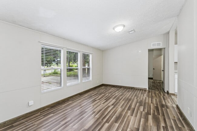 Photo - 223 Ajax Dr NW