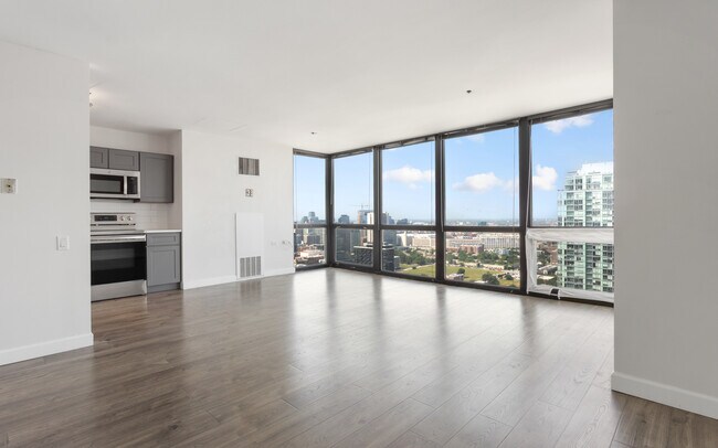 Photo - 1122 N Clark St Unit 3902