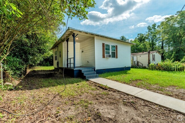 Building Photo - JUST REDUCED!!! 2 bed/1 bath, single-famil... Rental