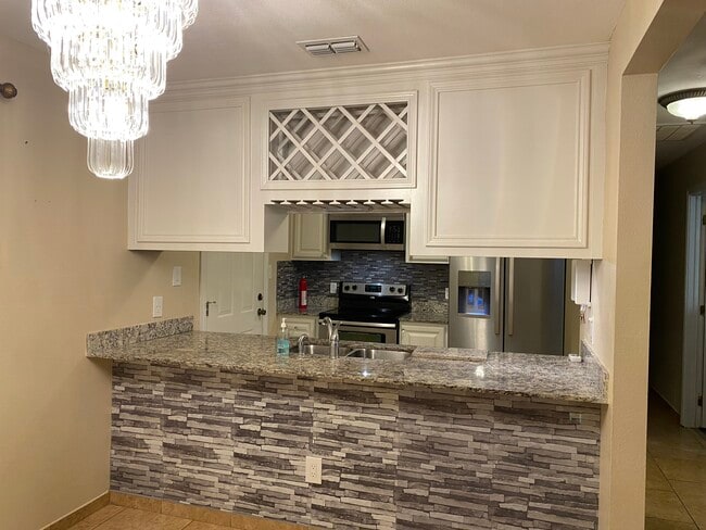 Photo - 810 W La Quinta Dr