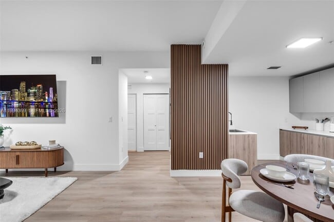 Photo - 3728 NW 19th Ave Unit 101