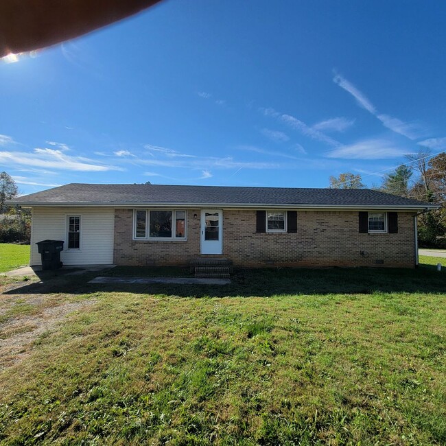 3/2 Brick Home in Cookeville City Limits! - 3/2 Brick Home in Cookeville City Limits!