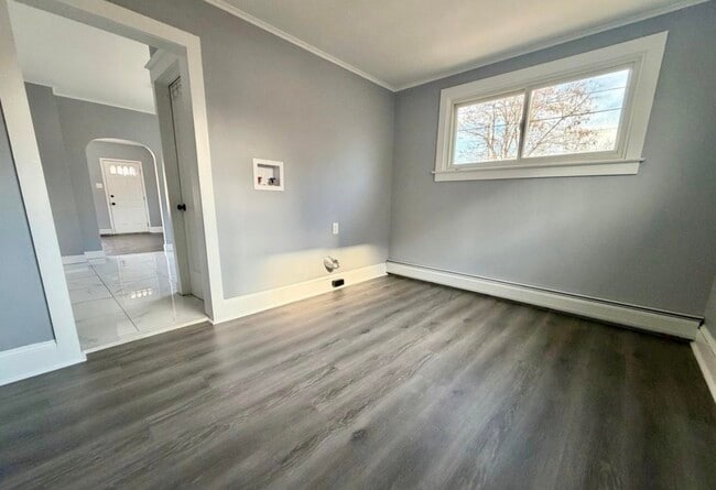 Photo - 28 7th Ave